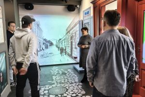 Zwiedzanie nowodworskiego muzeum z okazji Dnia Niepodległości